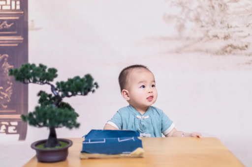 海门怀孕肚子中间凹两边凸